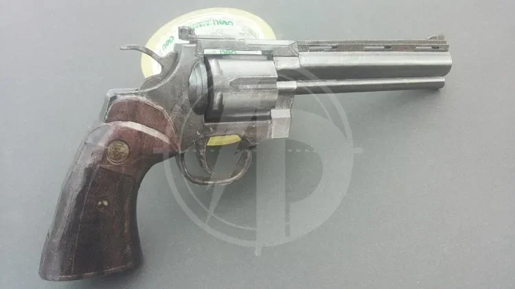1:1 Revolver Python Gun 3D Pap - đánh giá và giá Model Kit Revolver