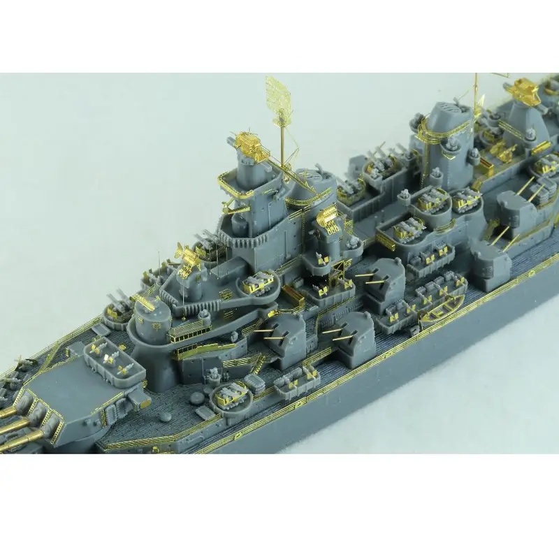 VEE HOBBY 57001 1/700 USS Iowa - đánh giá và giá Model Kit Uss Iowa