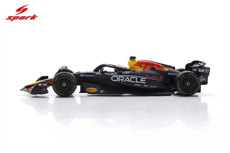 Spark 1:64 RB21 / WILLIAMS FW4 - đánh giá và giá Model Kit Valkyrie